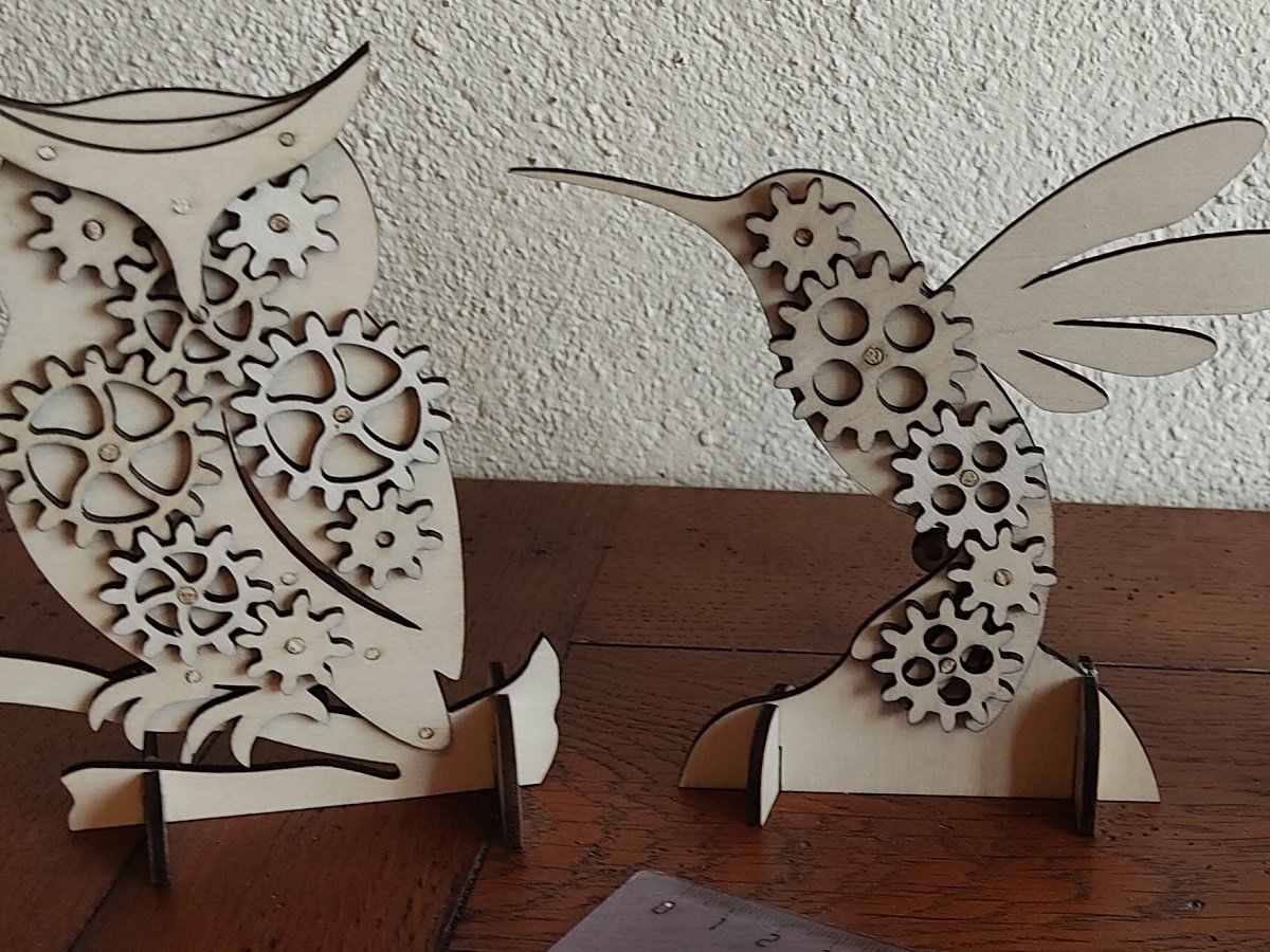 Automates en bois découpé : hibou, colibri et papillon à engrenages